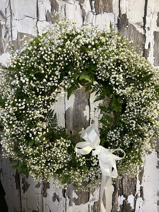 Couronne d'orchidées blanches et de roses