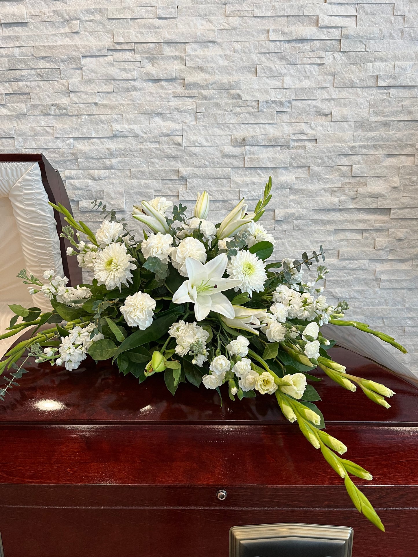 Gerbe de cercueil de roses blanches